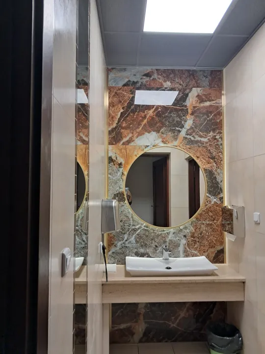 Nowoczesne wnętrze biura do wynajęcia w Gliwicach – eleganckie wykończenie